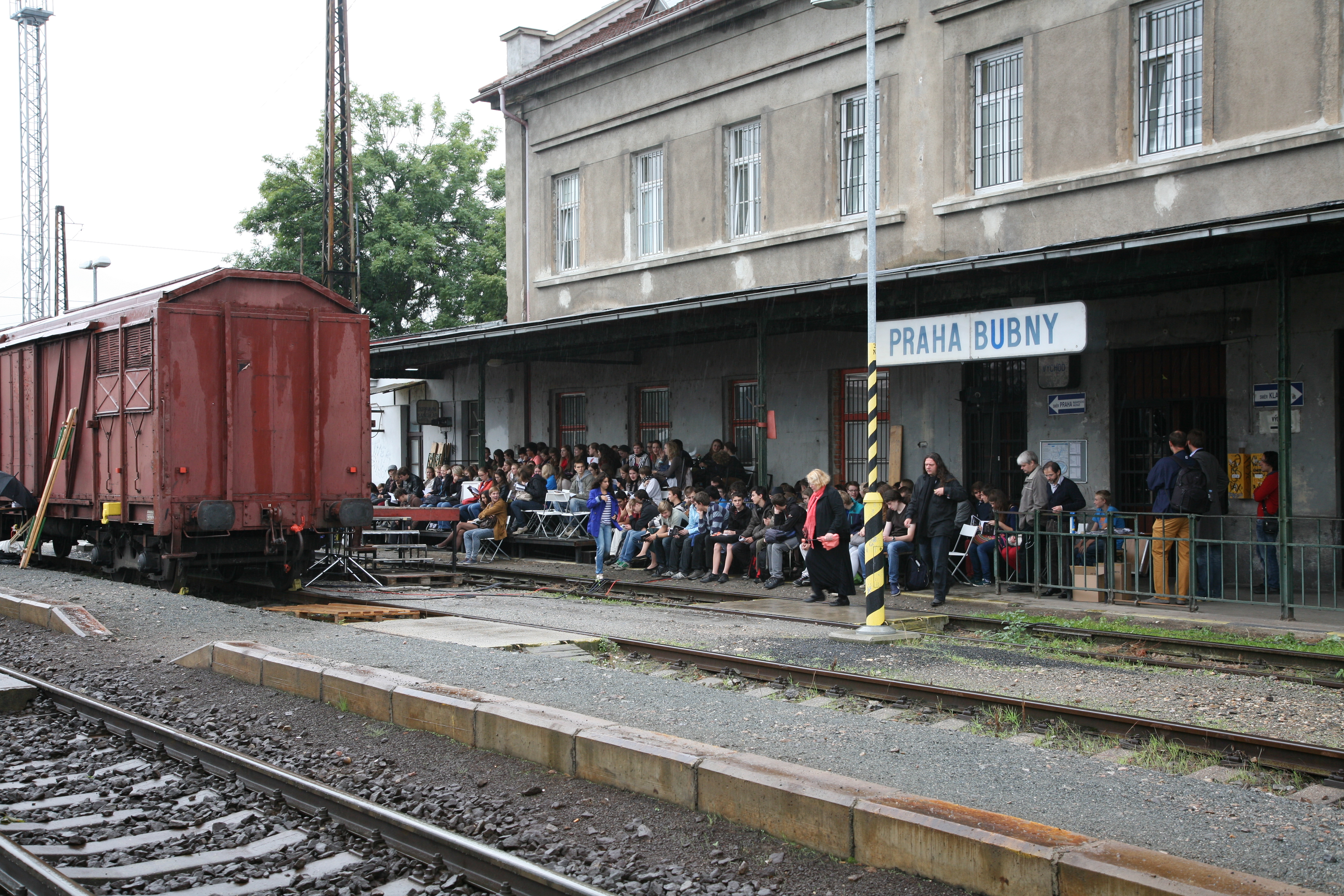 Vlak-Lustig-na-nádraží-Praha-Bubny-11